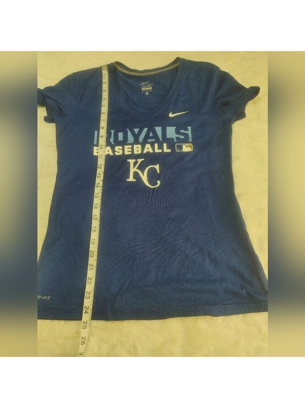 Kansas City Royals Nike Dry Fit Women’s V-neck Slim Fit Size Small Summer - Picture 10 of 10